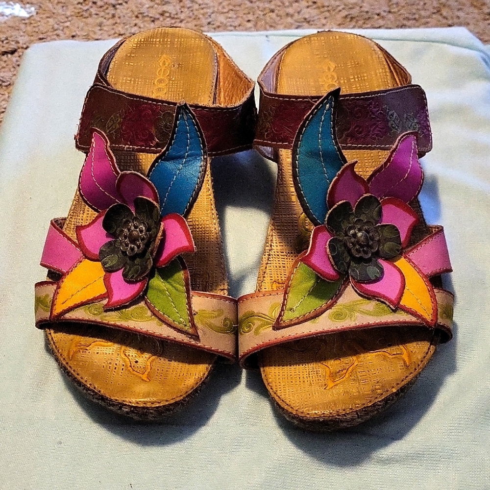 Floral pattern sandals
